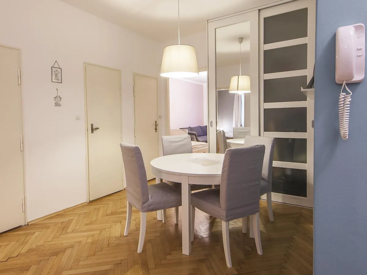 Modern Central Apartment Dlouha Prague 0*,